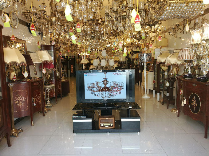 چشمه نور، پیشگام تولید لوستر در ایران